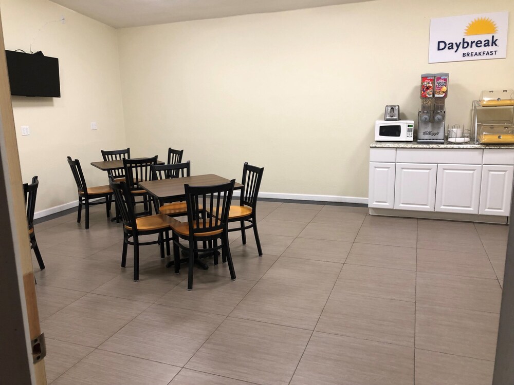 Days Inn by Wyndham Brawley - photo 10