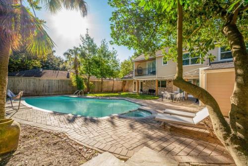 Bright and Spacious Home for w Pool over 30 Nights — 4-Star Luxury Hotel in Houston, United States