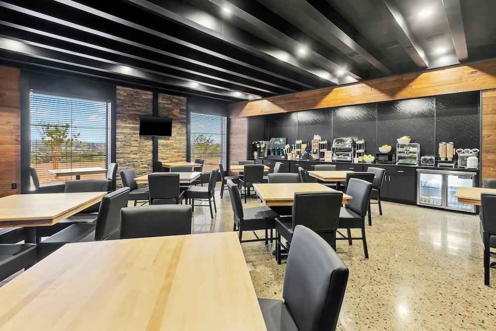 Cobblestone Hotel & Suites Wickenburg - photo 56