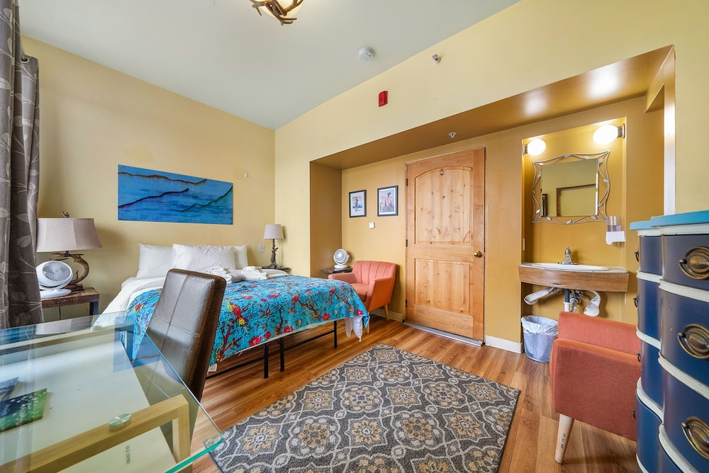 Qupqugiaq Inn - photo 14