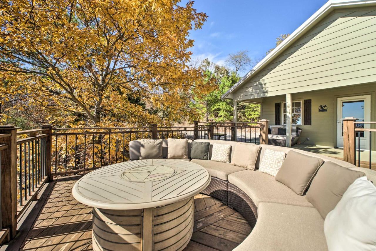 Secluded Tuskahoma Retreat With Deck And Views — Clayton
