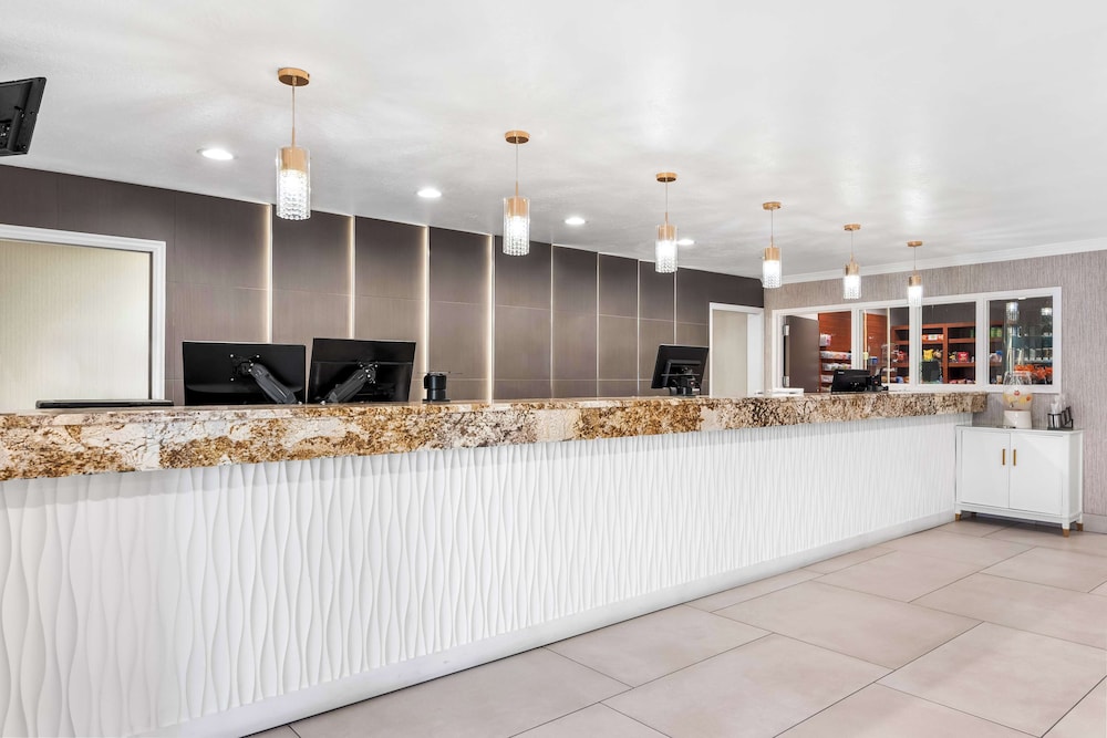 Best Western Plus Abbey Inn - photo 2