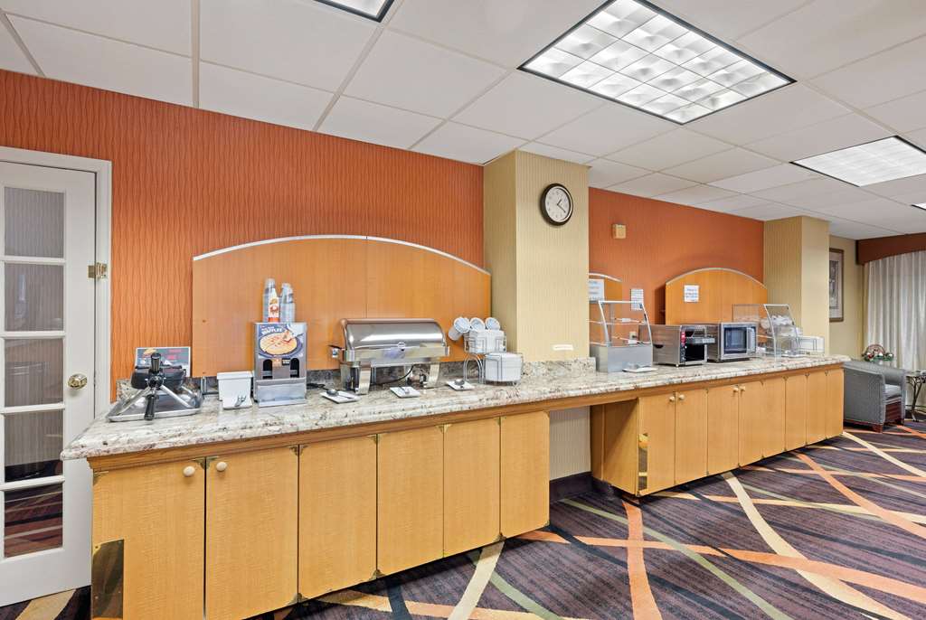 AmericInn by Wyndham Denver Airport - photo 31