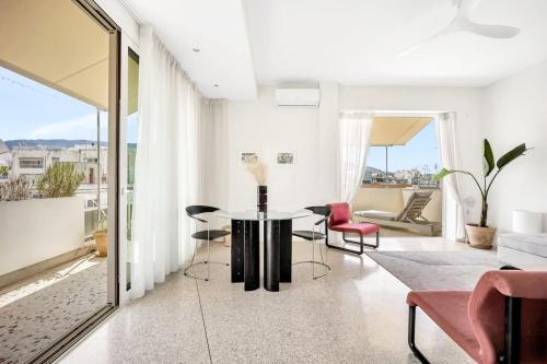 Designer comfy penthouse Pagrati Hilton area with splendid city views — 4-Star Luxury Hotel in Athens, Greece