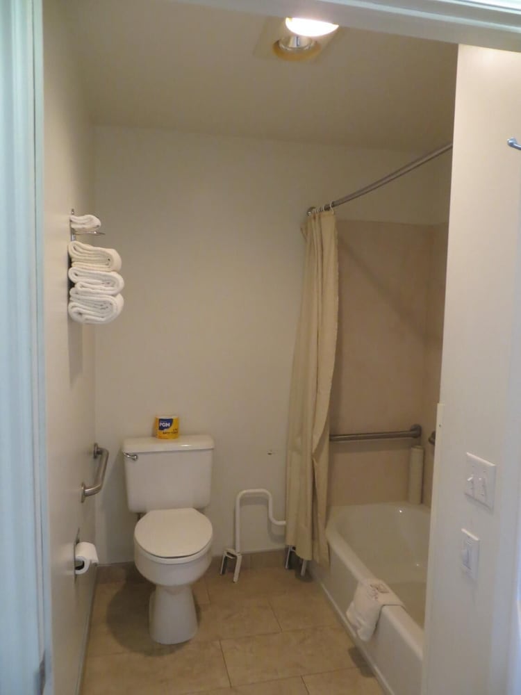 Four Corners Inn - photo 16