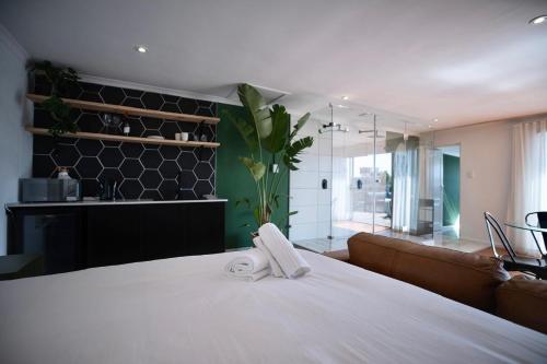 Sea Point Open Large & Romantic 1 Bed Apt