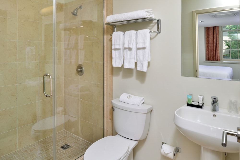 Grand Eastonian Hotel & Suites - photo 37