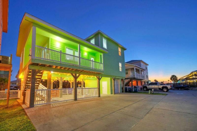 Reel Life Dreams by Avantstay Pool Near Beach - photo 31