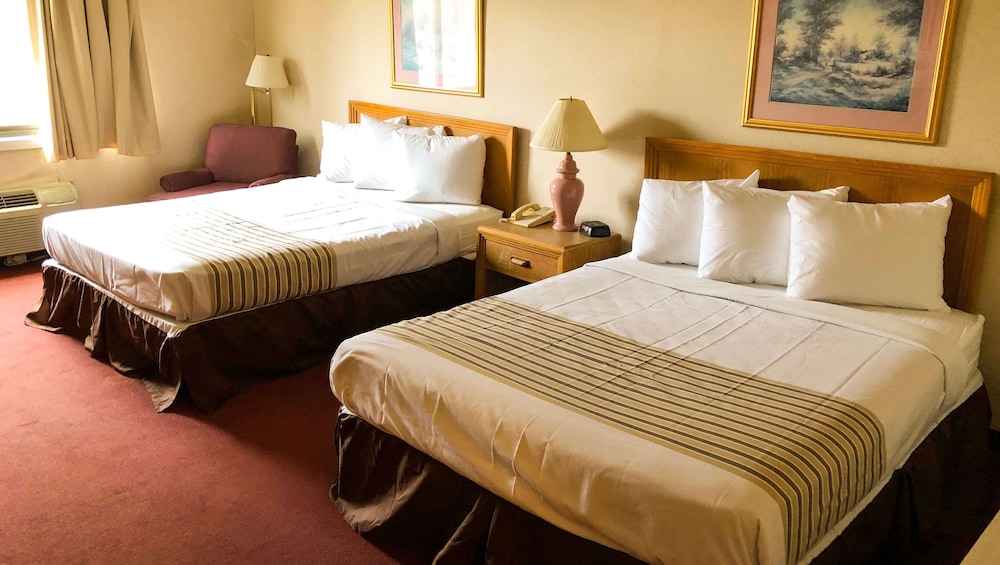 Magnuson Hotel Dixon - photo 2
