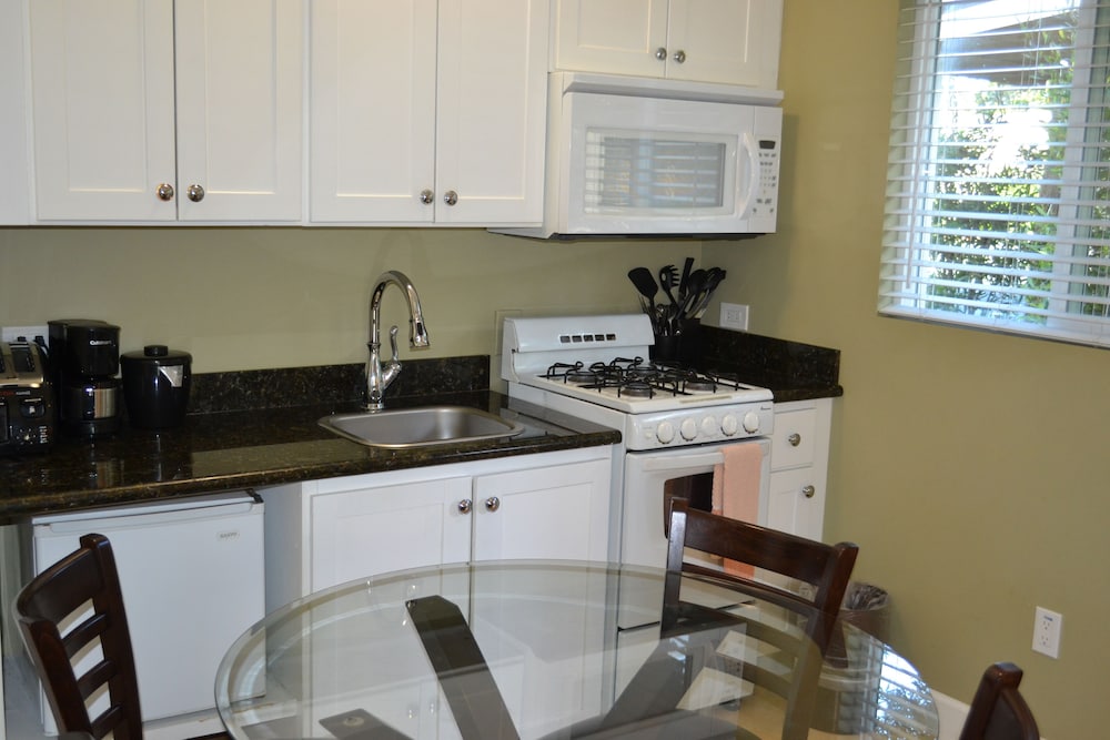 Monterey Peninsula Inn - photo 18