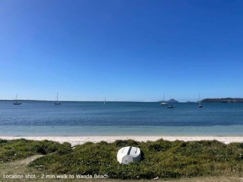 Sea La Vie One 400m to waters edge — hotel in Salamander Bay