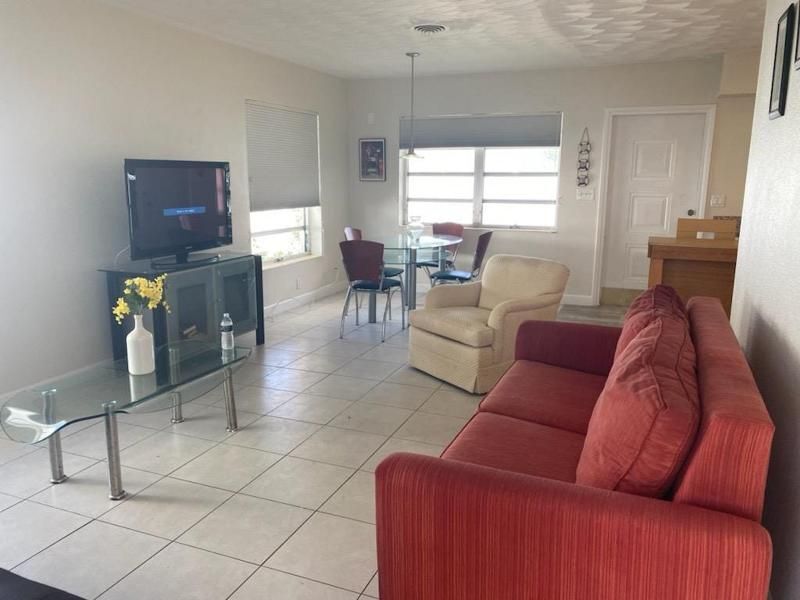 Dolphin Isle Suites - photo 2