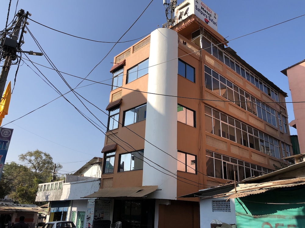 Hotel Satpura Safari — hotel in Pachmarhi