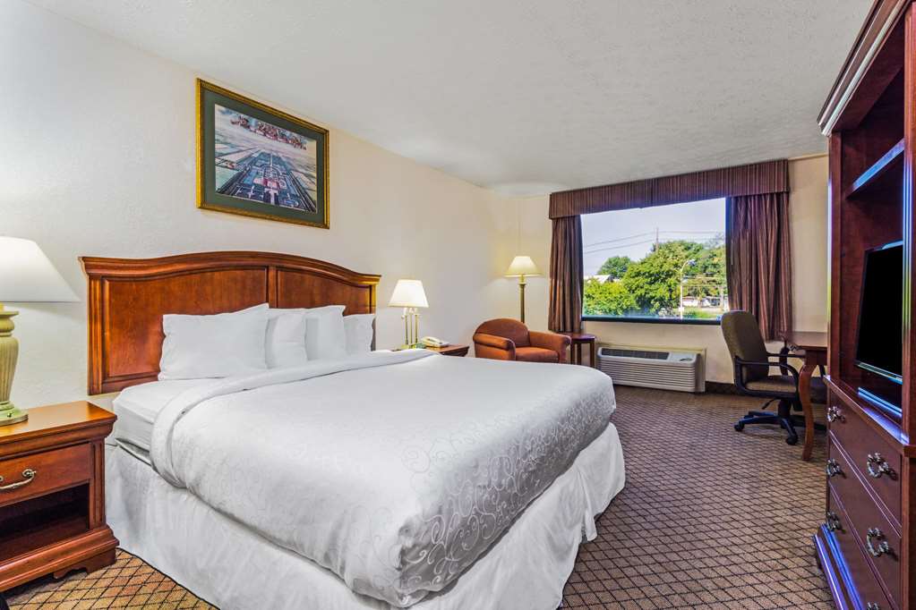 Days Inn by Wyndham Columbus Airport - photo 11