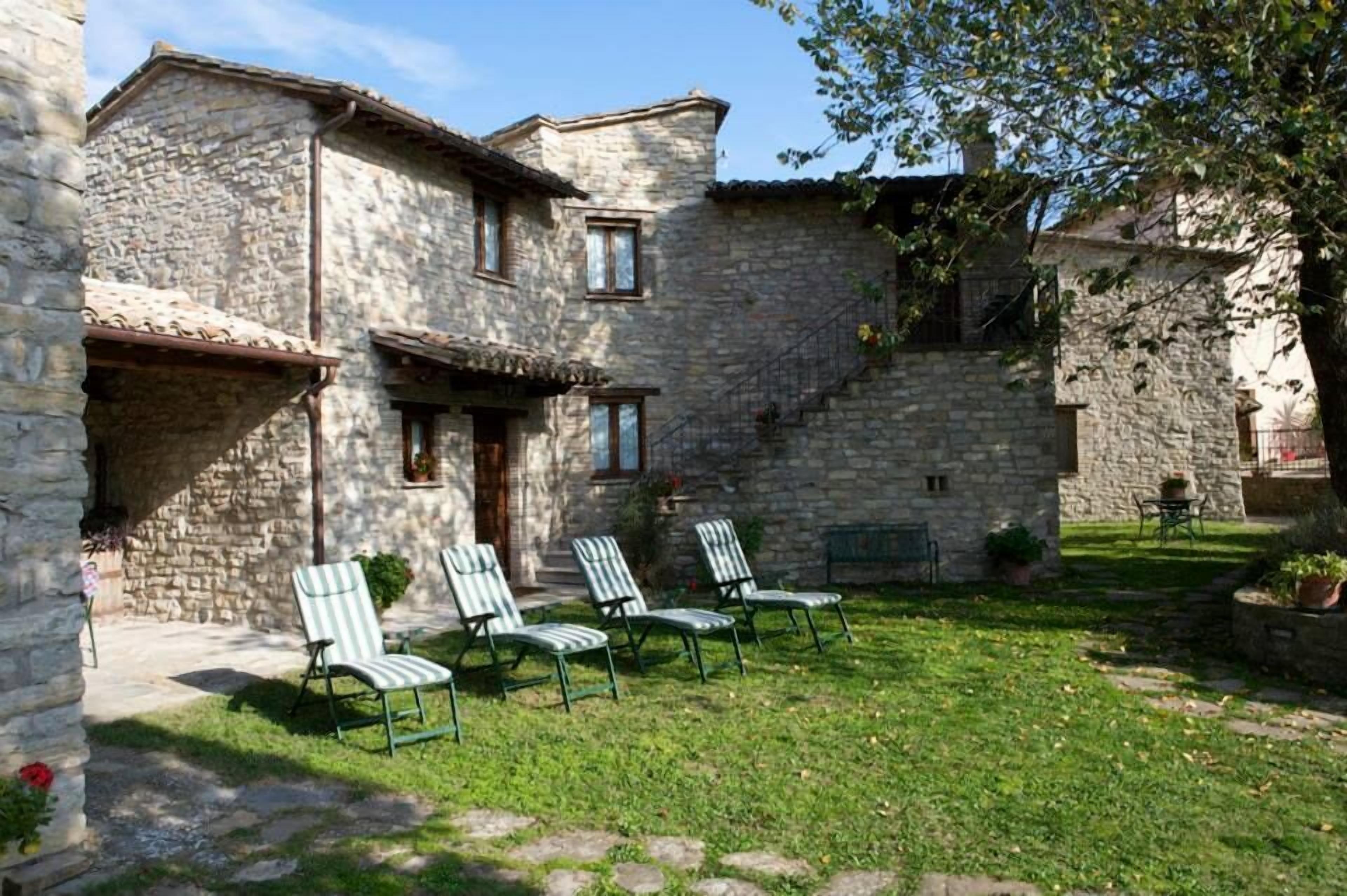 Brigolante Guest Apartments — 4-Star Luxury Hotel in Assisi, Italy