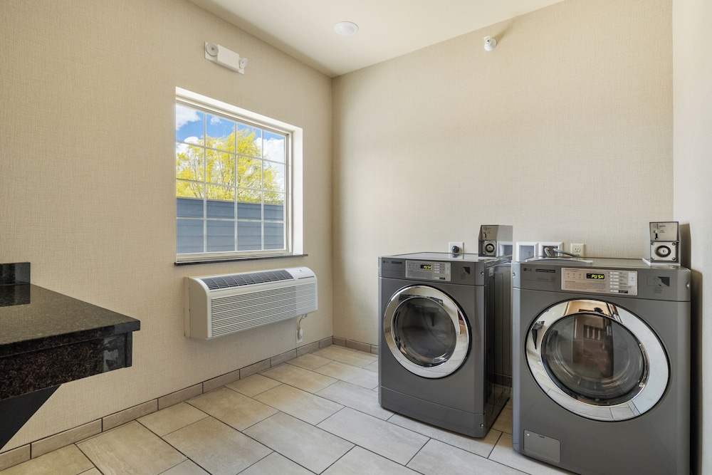Cobblestone Hotel & Suites Alpine - photo 46