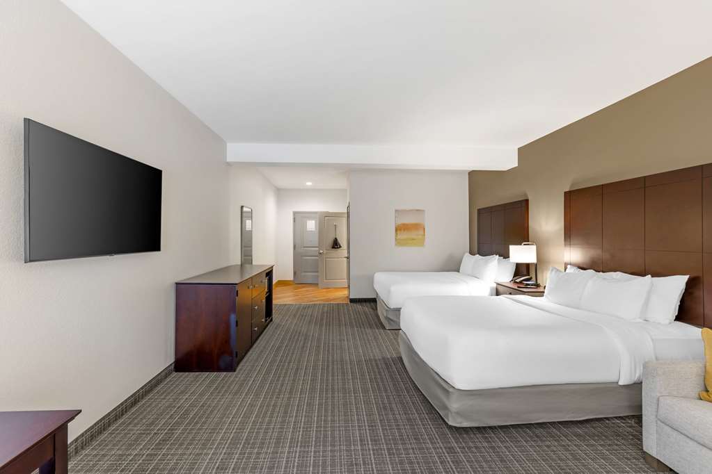 Comfort Inn & Suites Verona at Turning Stone Resort Casino - photo 17