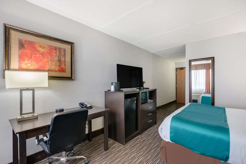 Best Western Waukesha Grand - photo 23