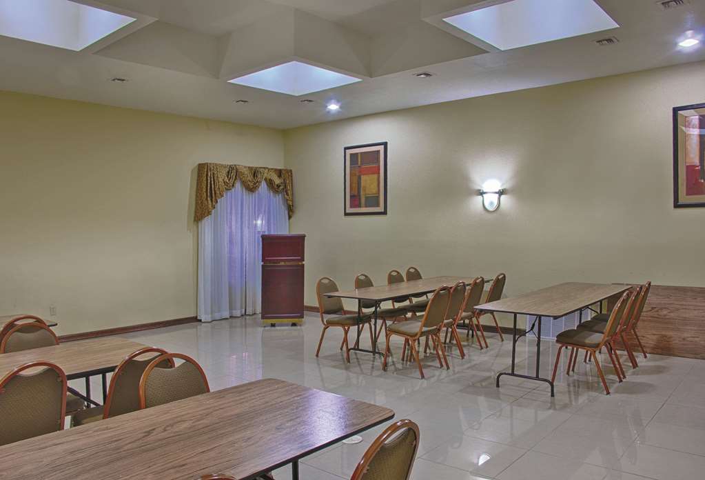 La Quinta Inn & Suites by Wyndham Alice - photo 19