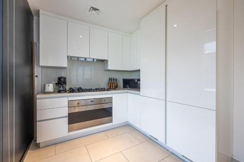 3BDR Apartment with Maid Room and Burj Khalifa View — 4-Star Luxury Hotel in Dubai, United Arab Emirates