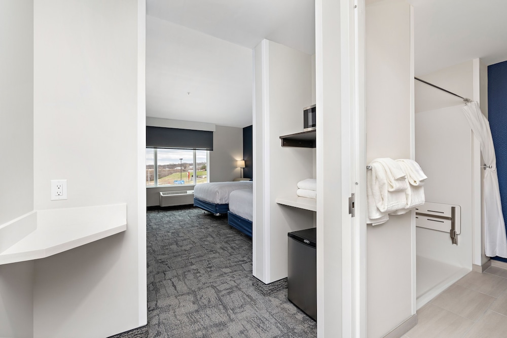 Holiday Inn Exp Parkville - photo 41