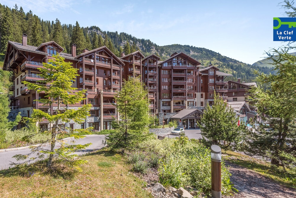 Résidence Pierre & Vacances Premium Les Terrasses d'Eos — 5-Star Luxury Hotel in Magland, France