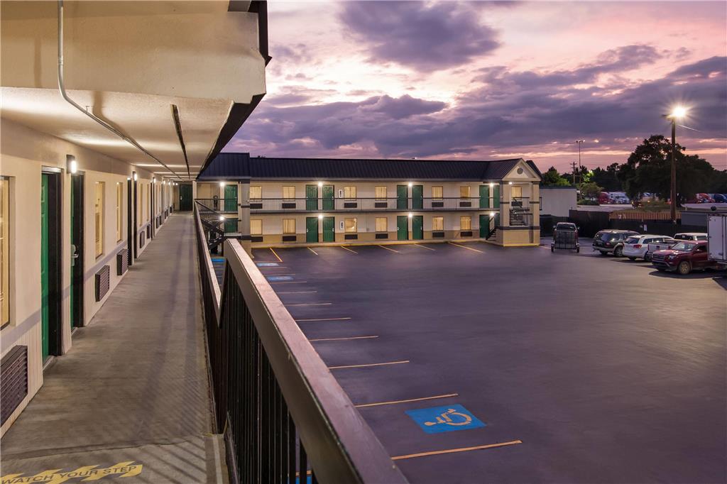 Super 8 by Wyndham Columbia - photo 5