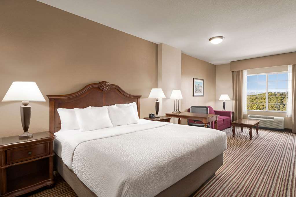 La Quinta Inn & Suites by Wyndham Trinidad - photo 44