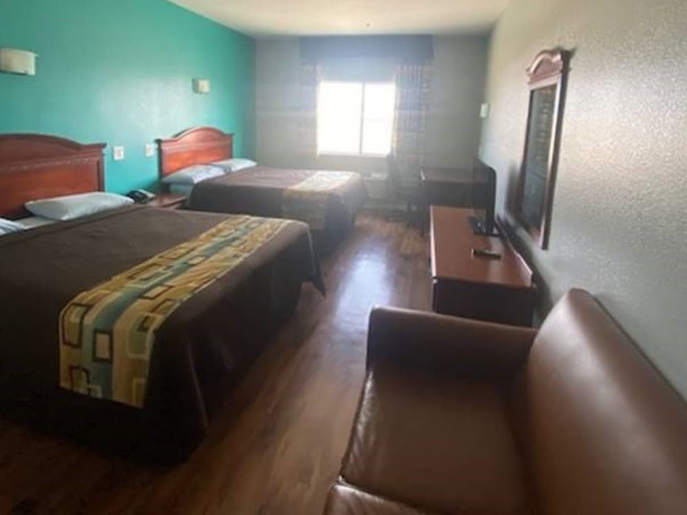 Tropicana Inn and Suites - photo 11