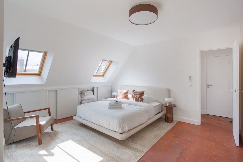 Superb Flat Ave Montaigne With Eiffel Tower View - last minute hotel in Paris
