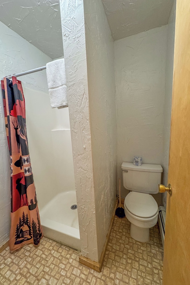 Chinook Winds Motel - photo 131