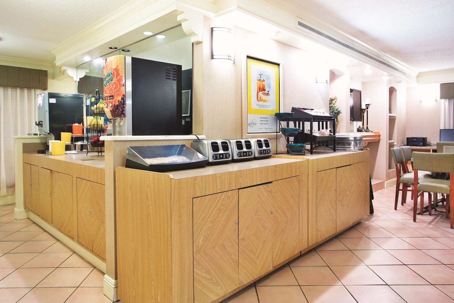 La Quinta Inn Baton Rouge - photo 11