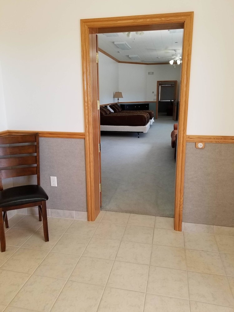 Zion's Most Wanted Hotel - photo 18