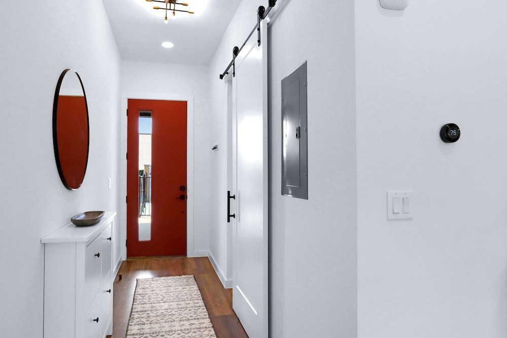 Luxury Resort style Living Centrally Located - photo 20