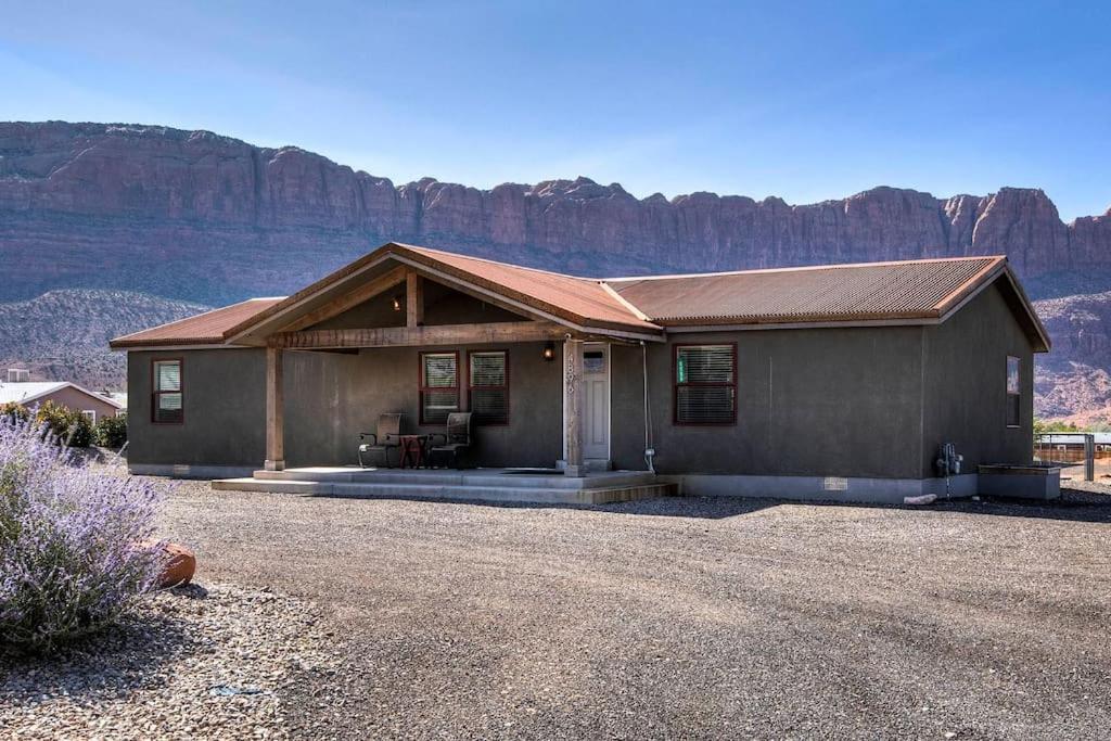 The Shack Private Home & Hot Tub — 4-Star Luxury Hotel in Moab, United States