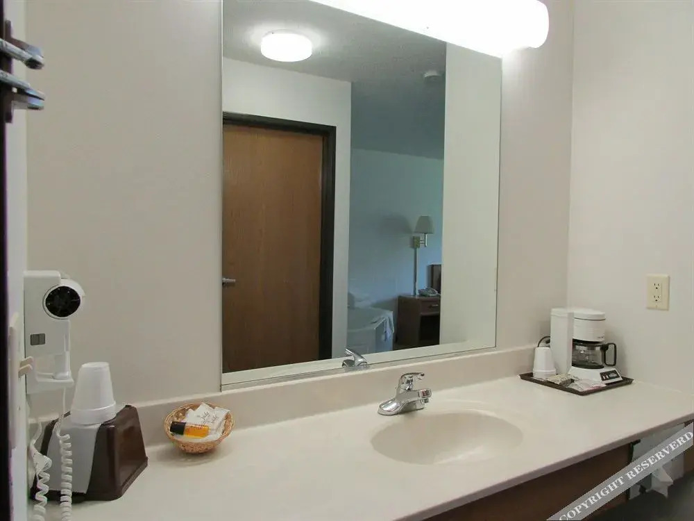 AmeriVu Inn and Suites Stanley - photo 11