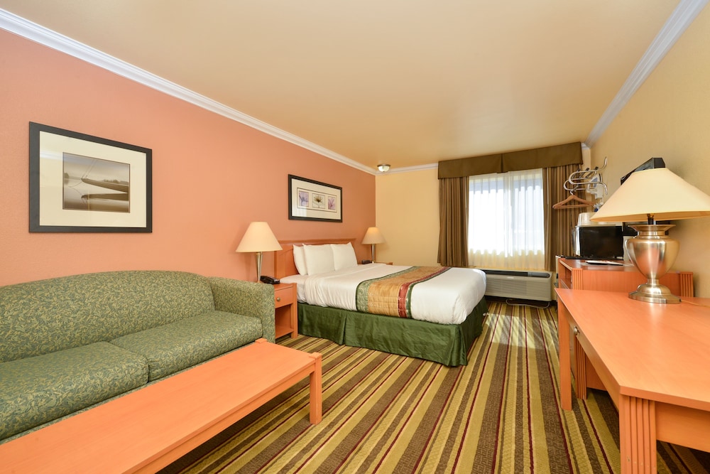 Inn By The Sfo - photo 23