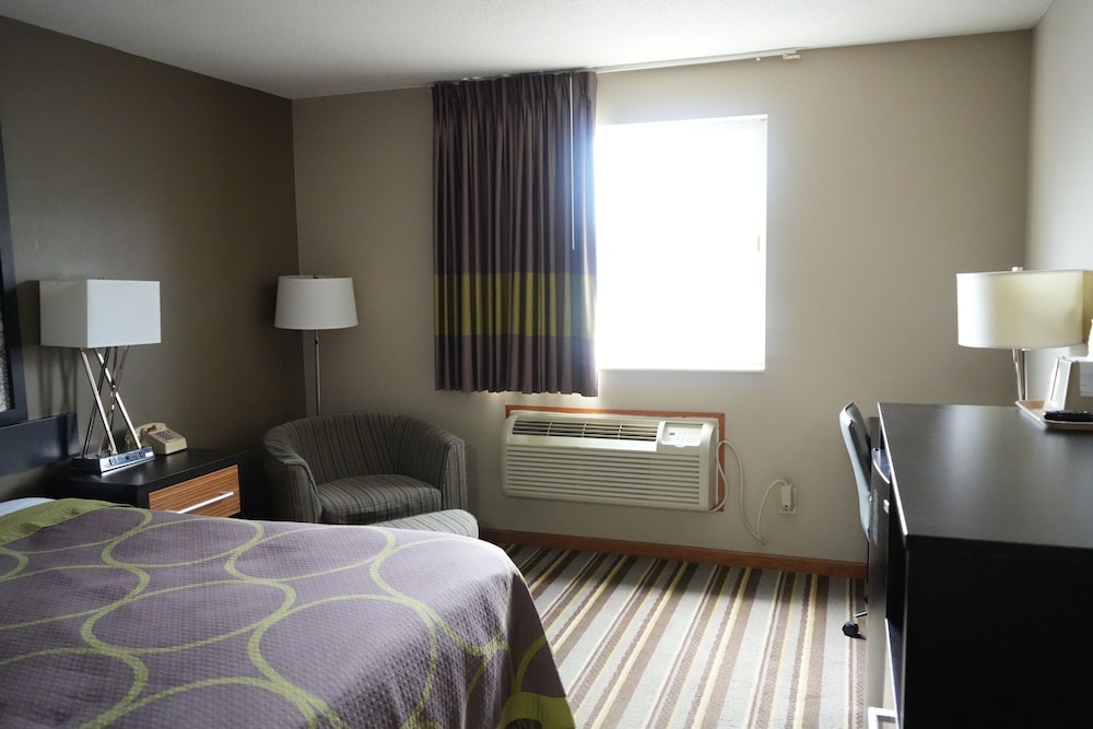 Watseka 24 Inn & Suites - photo 22