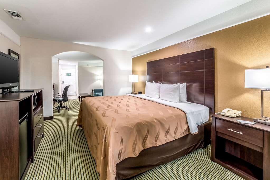 Quality Inn & Suites SeaWorld North - photo 27