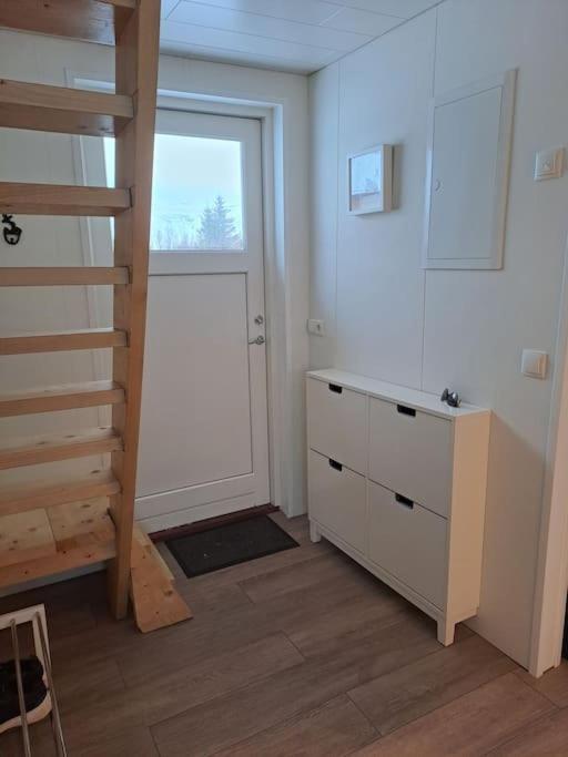 Nýlegur sumarbústaður friðsæld in Mosfellsbaer, Iceland