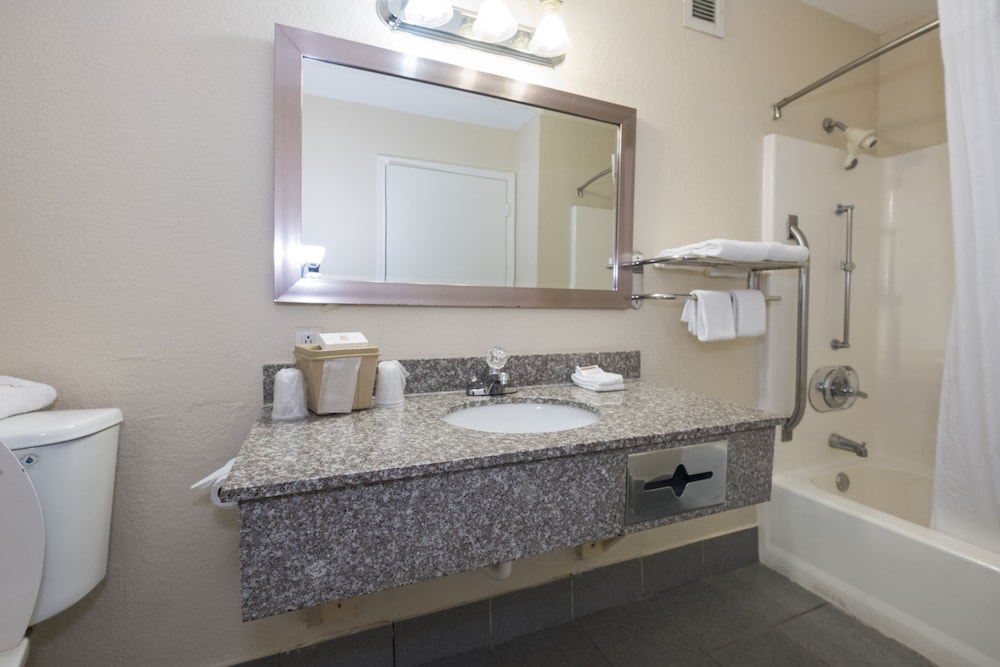 Red Roof Inn Mobile Midtown - photo 11