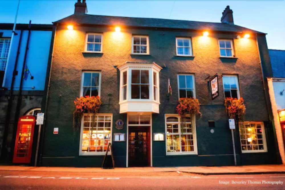 Old Kings Arms Hotel in Pembroke, United Kingdom