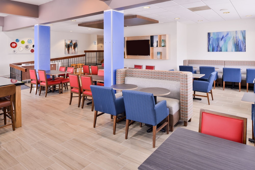 Holiday Inn Express Burlington by IHG - photo 47