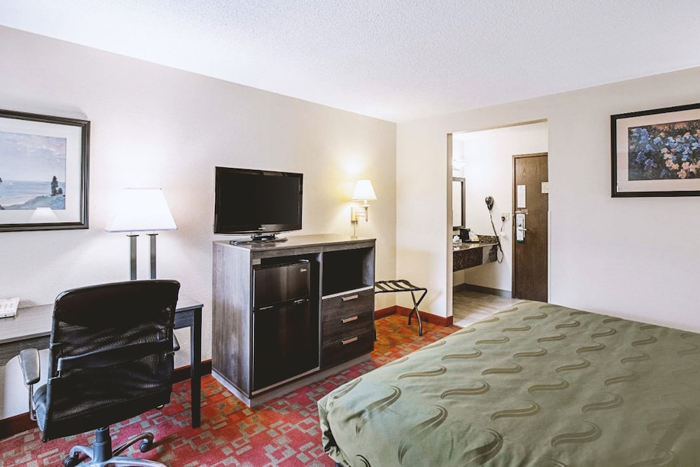 Norwood Inn & Suites Milwaukee - photo 14