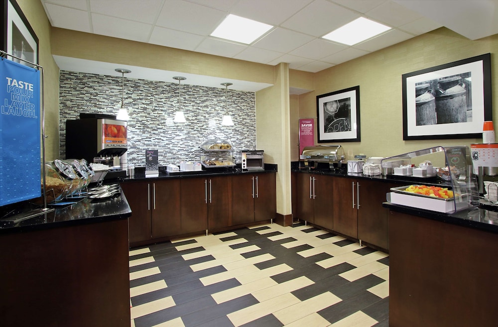 Hampton Inn Ashtabula - photo 35