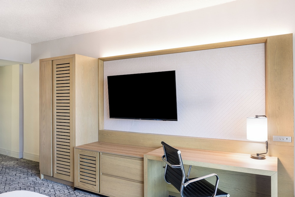Sheraton Charlotte Hotel - photo 3