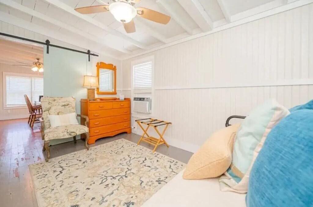 The Cottage Downtown Rockport — 4-Star Luxury Hotel in Rockport, United States