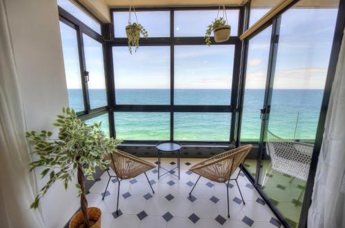 Beautifully furnished seafront 4 bedrooms GOSLM 4 — 4-Star Luxury Hotel in Sliema, Malta