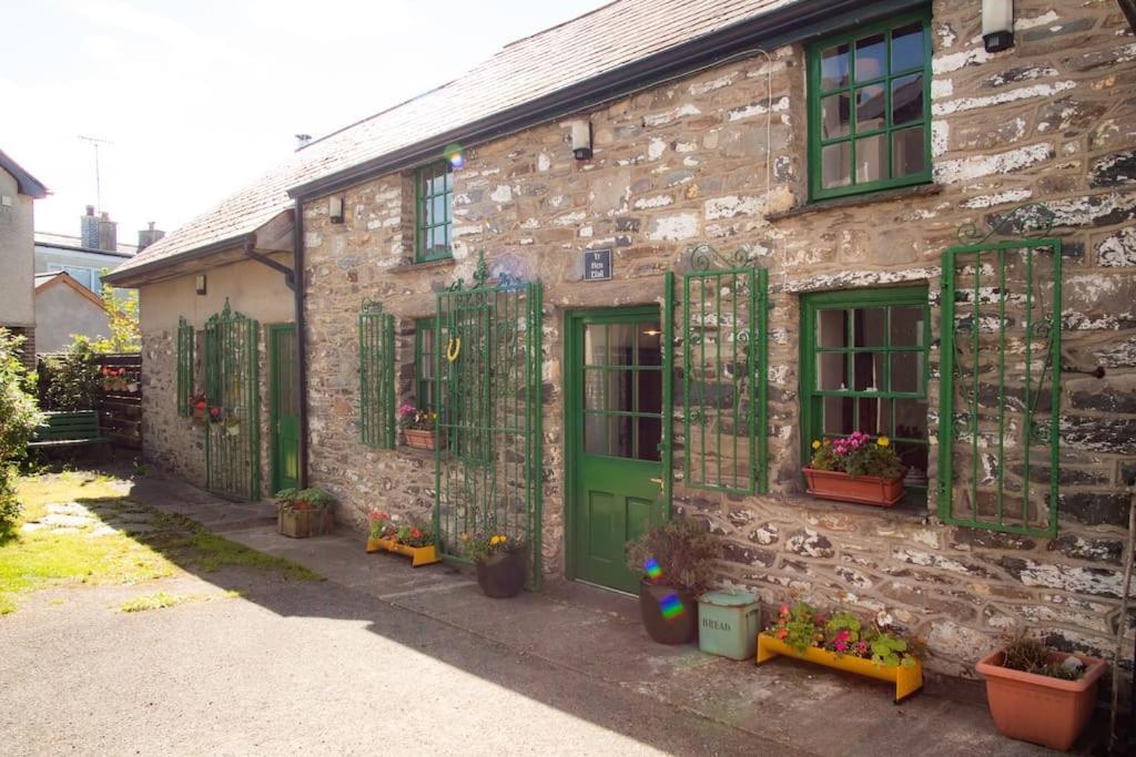 Yr Hen Efail Old Smithy in Tregaron, United Kingdom