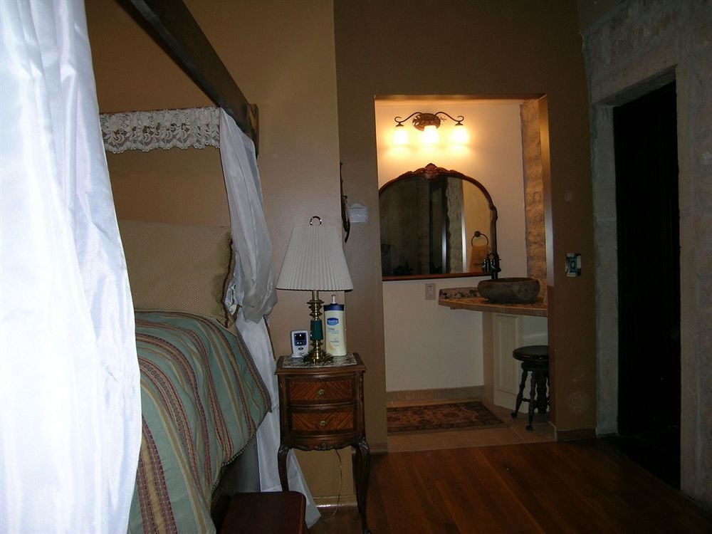 Heritage Ranch Bed And Breakfast 15199887 — Shell Knob